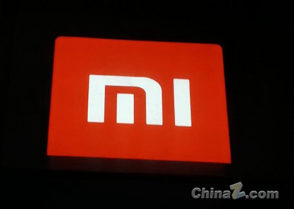 炒股配资最新信息 黄仁勋与雷军合影上热搜 一旁小米SU7 Ultra见证科技双雄会